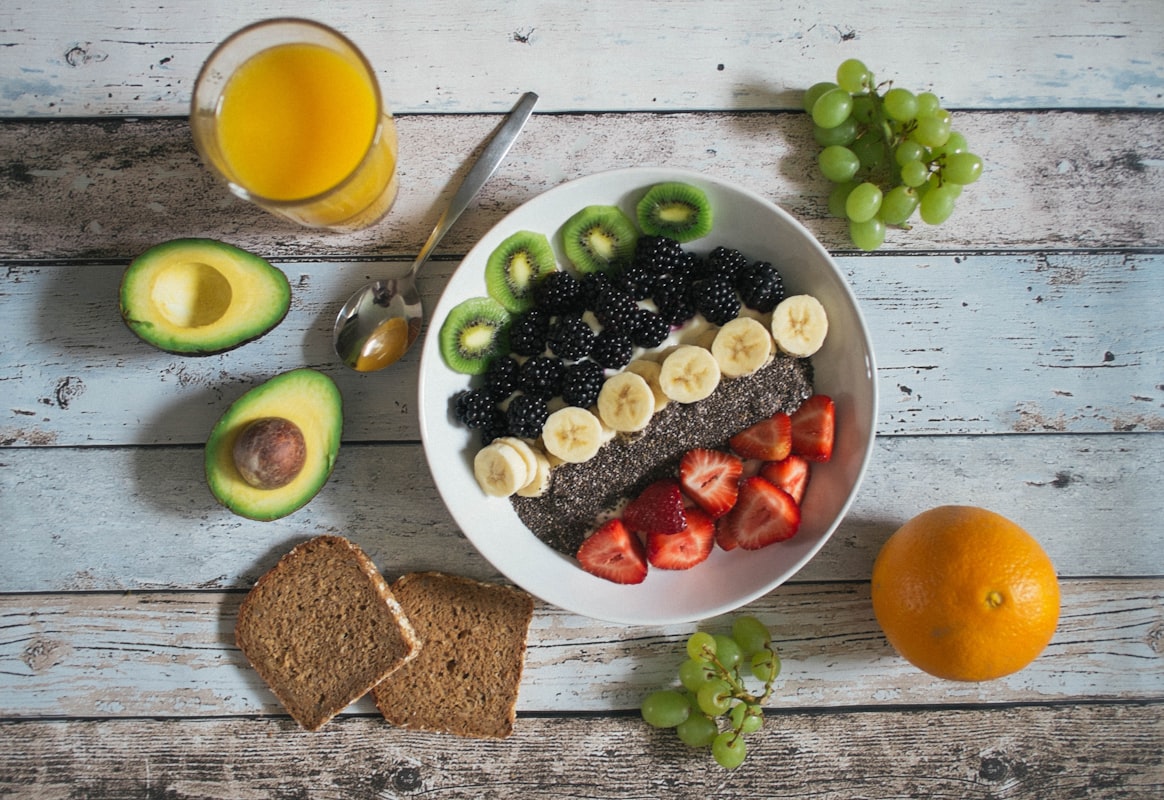 Professional nutritionist consulting with client